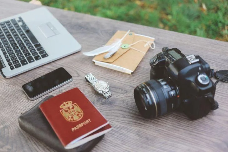 Alfândega libera compra de celular, câmera e relógio em viagens ao exterior