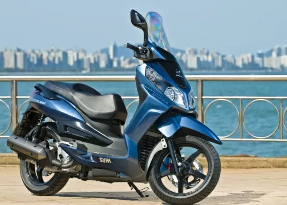 O max scooter Citycom 300i, primeiro produto da parceria estratégica entre a DAFRA Motos e a SYM