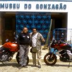 LuÃƒÂ­s Sucupira e Ricardo QuinderÃƒÂ© em frente ao Museu do GozagÃƒÂ£o.