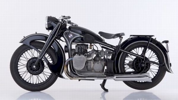 BMW Motorrad 93 anos fabricando sonhos.