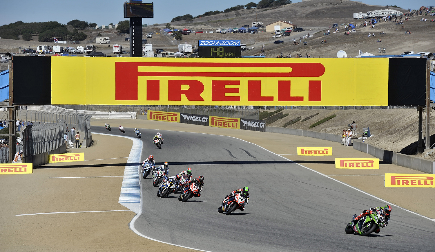 Com os pneus de série Diablo Superbike, disponíveis para venda no mercado, a Pirelli quebra recorde da pista de Laguna Seca