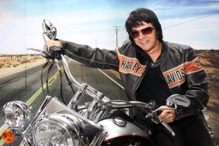 O Povo – Elvis Presley cover faz show em encontro de motocicistas