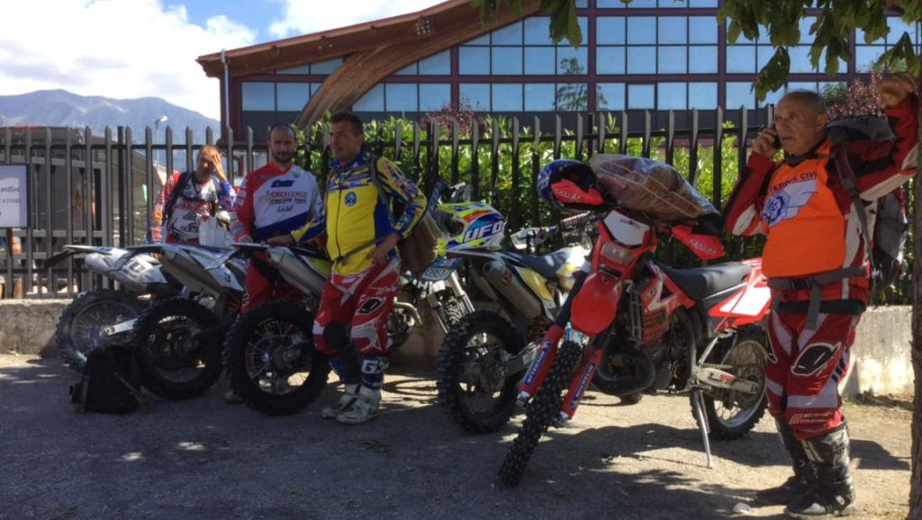 Conheça os “Anjos de Moto MC”! Motociclistas italianos ajudam a socorristas e desabrigados graças a sua destreza
